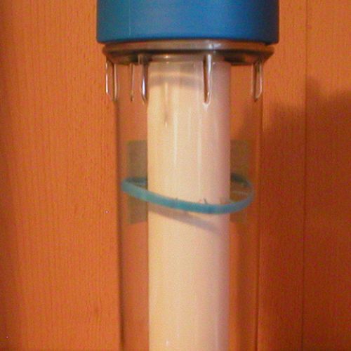 Fotografija vodovodnog filtera prije montiranja